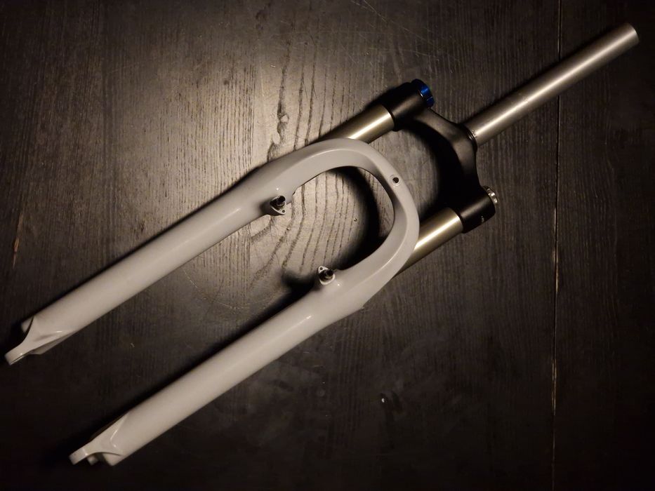 Spinner Aeris 28” powietrzny 1780g v-brake i tarcza