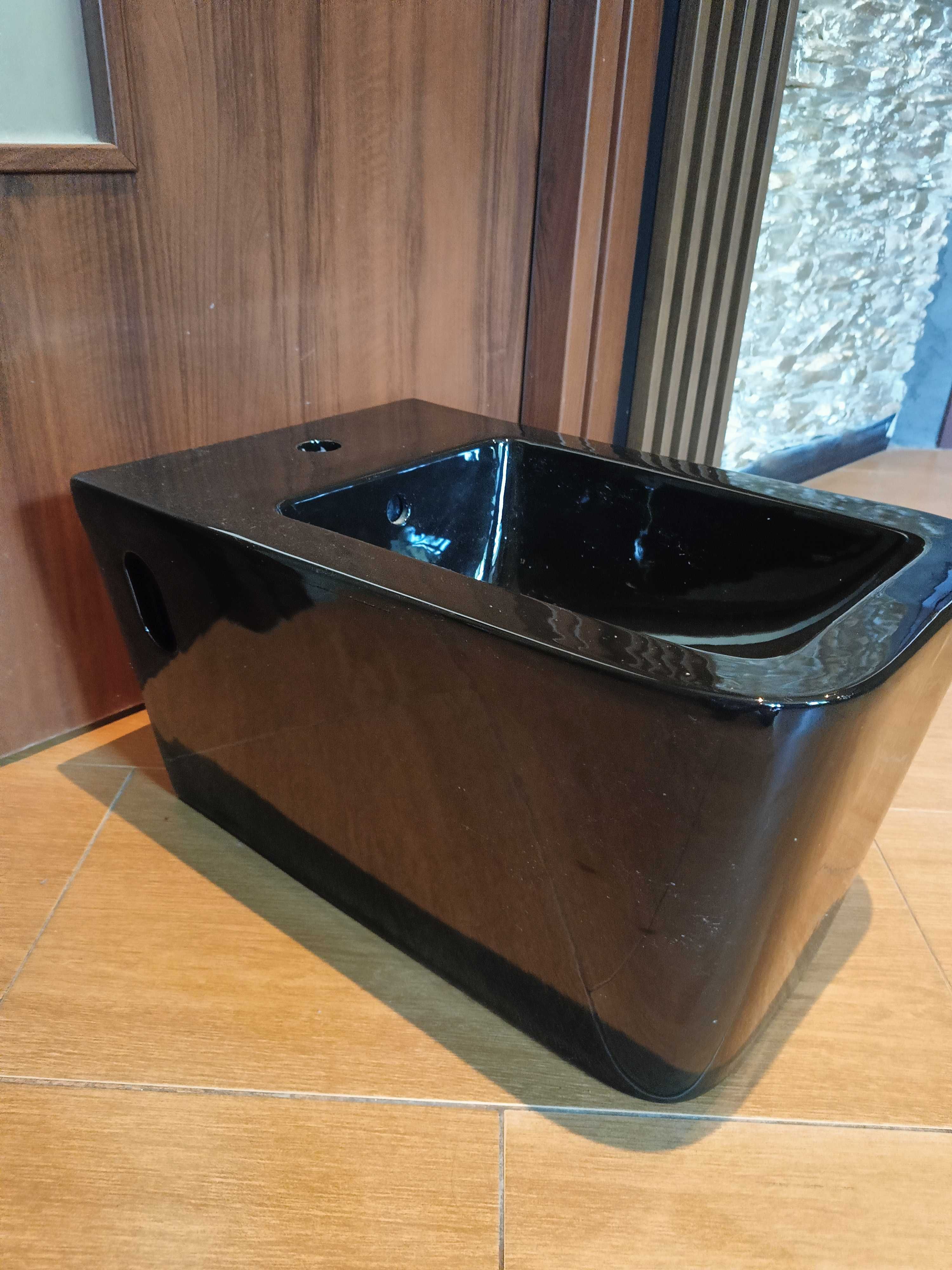 Czarny podwieszany bidet Cubic