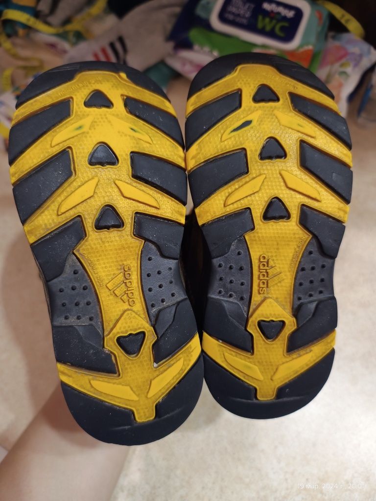 Ботінки, кросівки, хайтопи Adidas