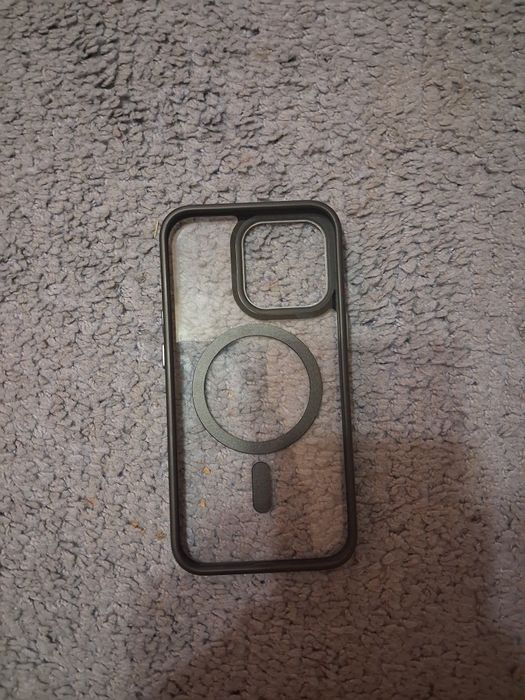 Чохол від айфону 13 про