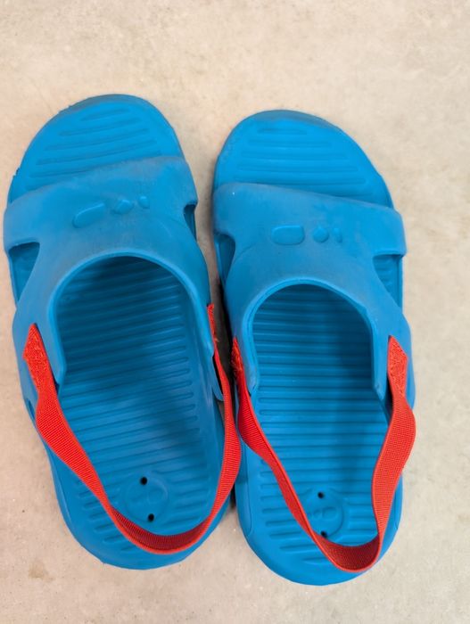 Sprzedam klapki r. 27-28 (16,5-17,5 cm) Decathlon