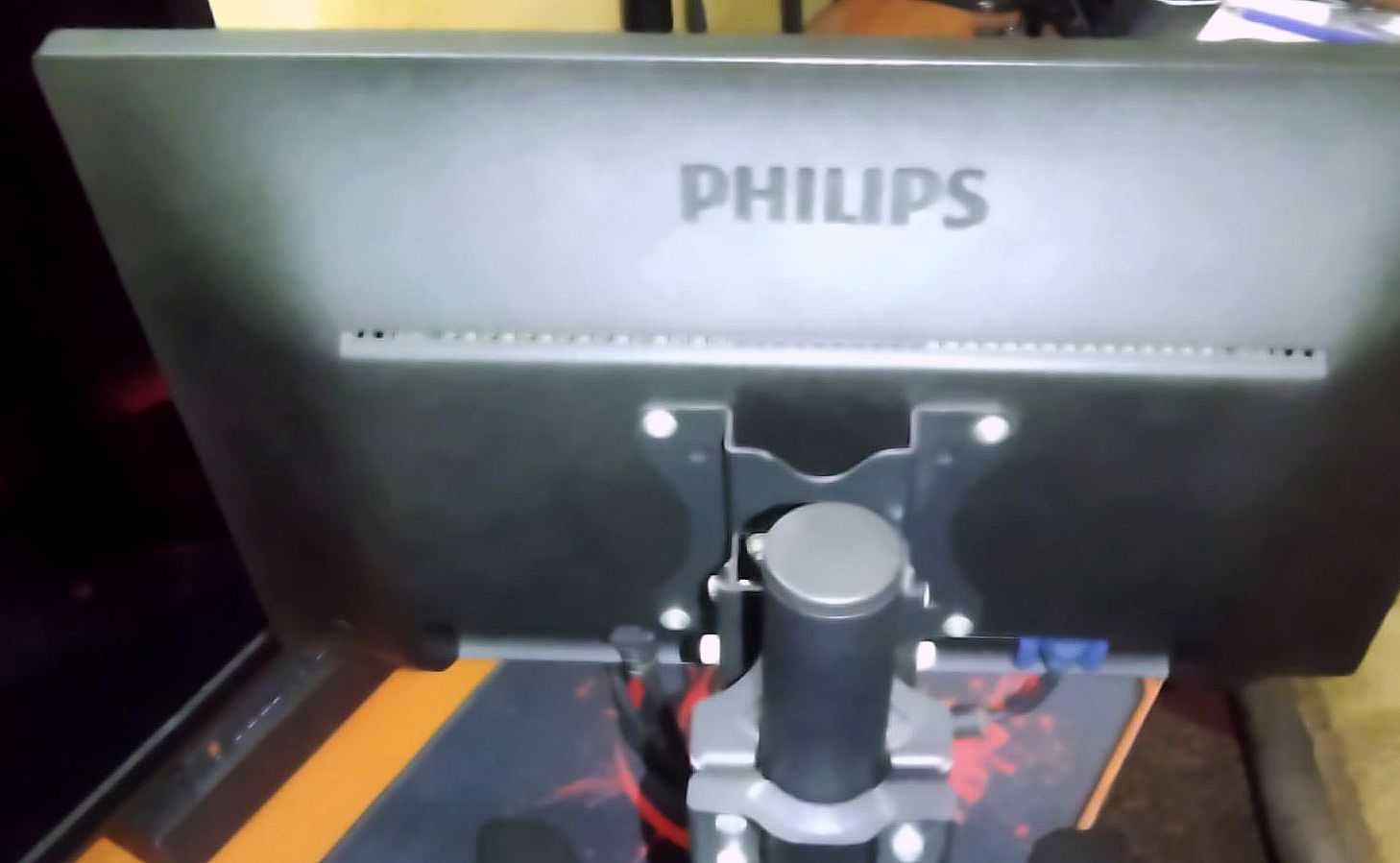 Монитор Philips 193v5L + подарок OTG кабель