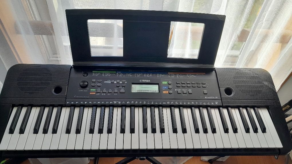 Teclado YAMAHA PSR-E253