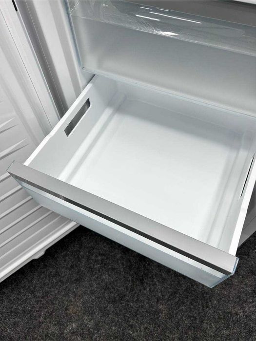 Скляний чорний холодильник Miele KFN4393 FD ws