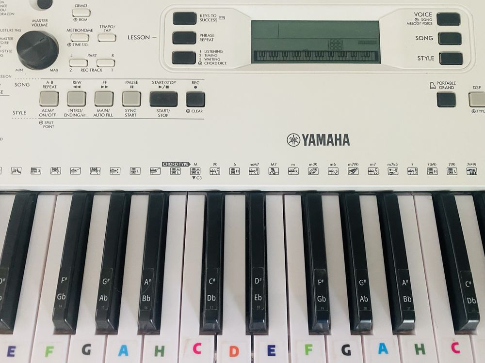 Keyboard Yamaha EZ 300 z podstawką, krzesłem i sluchawkami