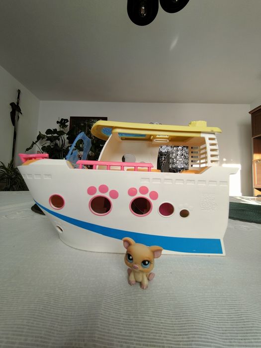 Littlest pet shop statek domek i figurka kolejcjonerska LPS  Hasbro