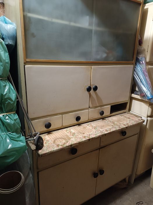 Stary kredens kuchenny.