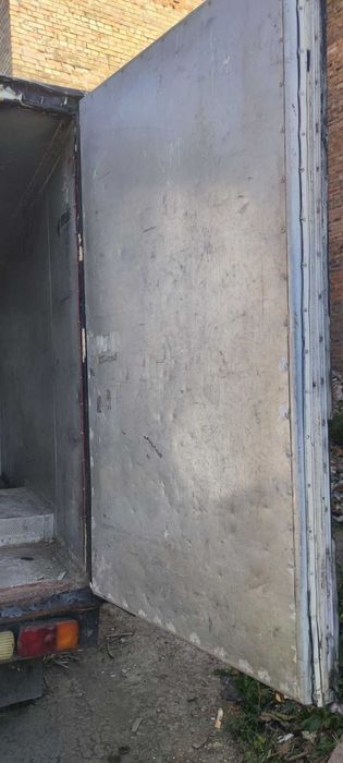 Продам автомобиль УАЗ-3303 с изотермическим фургоном