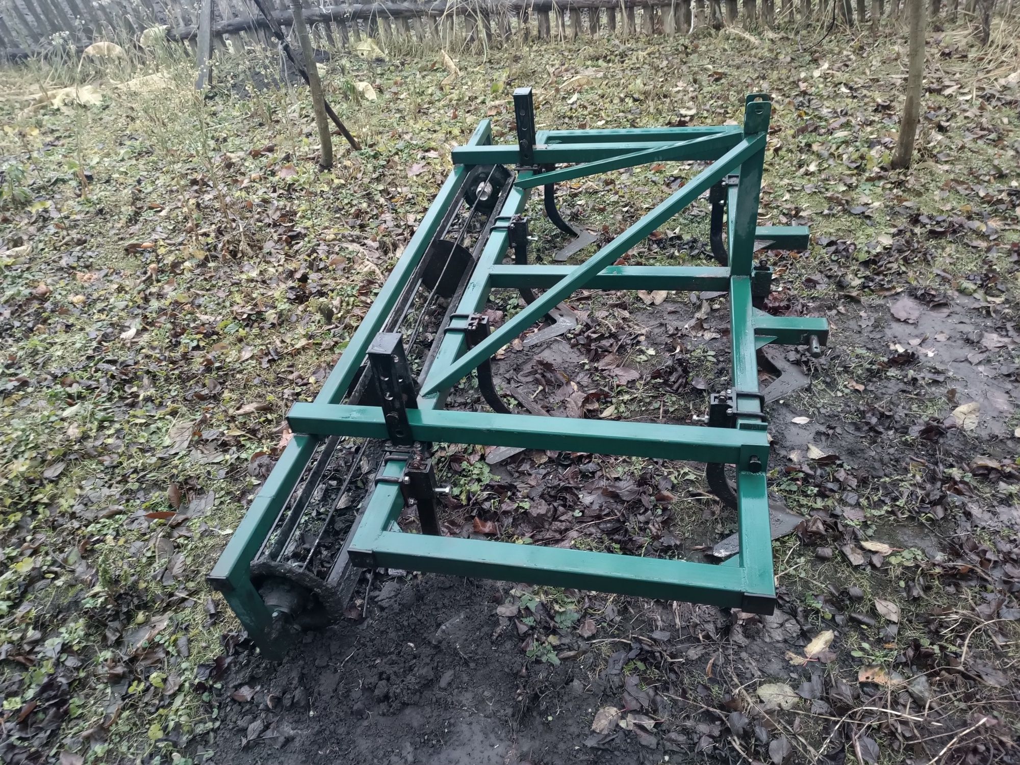 Продам плуг та  культиватор