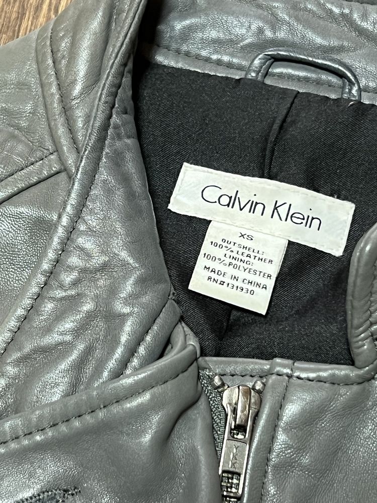 Кожанная куртка косуха  Calvin Klein размер XS