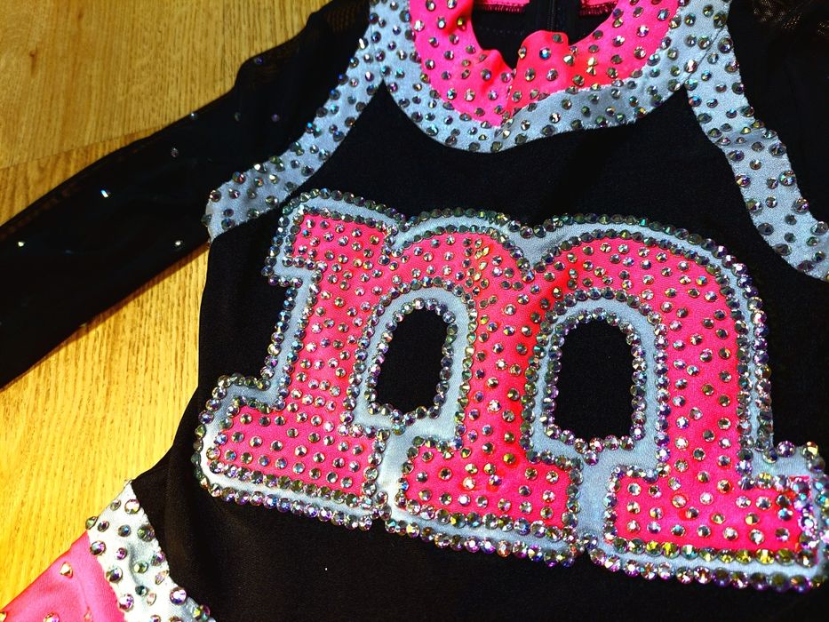 rozm. 122-128 kostium przebranie strój startowy do tańca cekiny