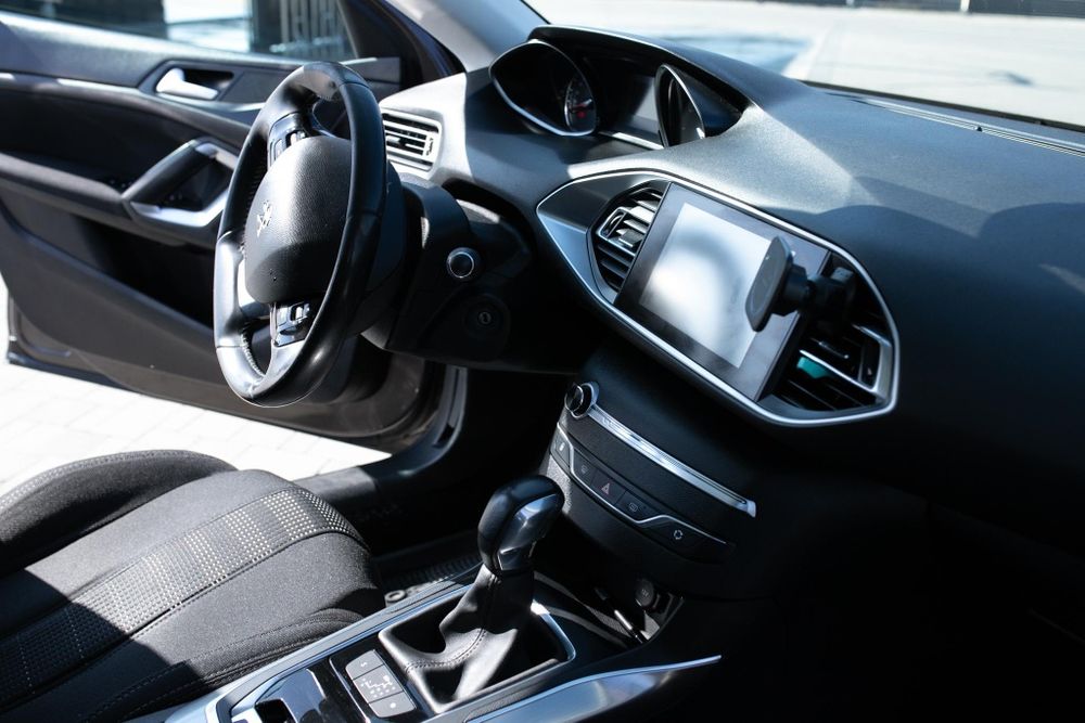 Peugeot 308 /2.0 /автомат