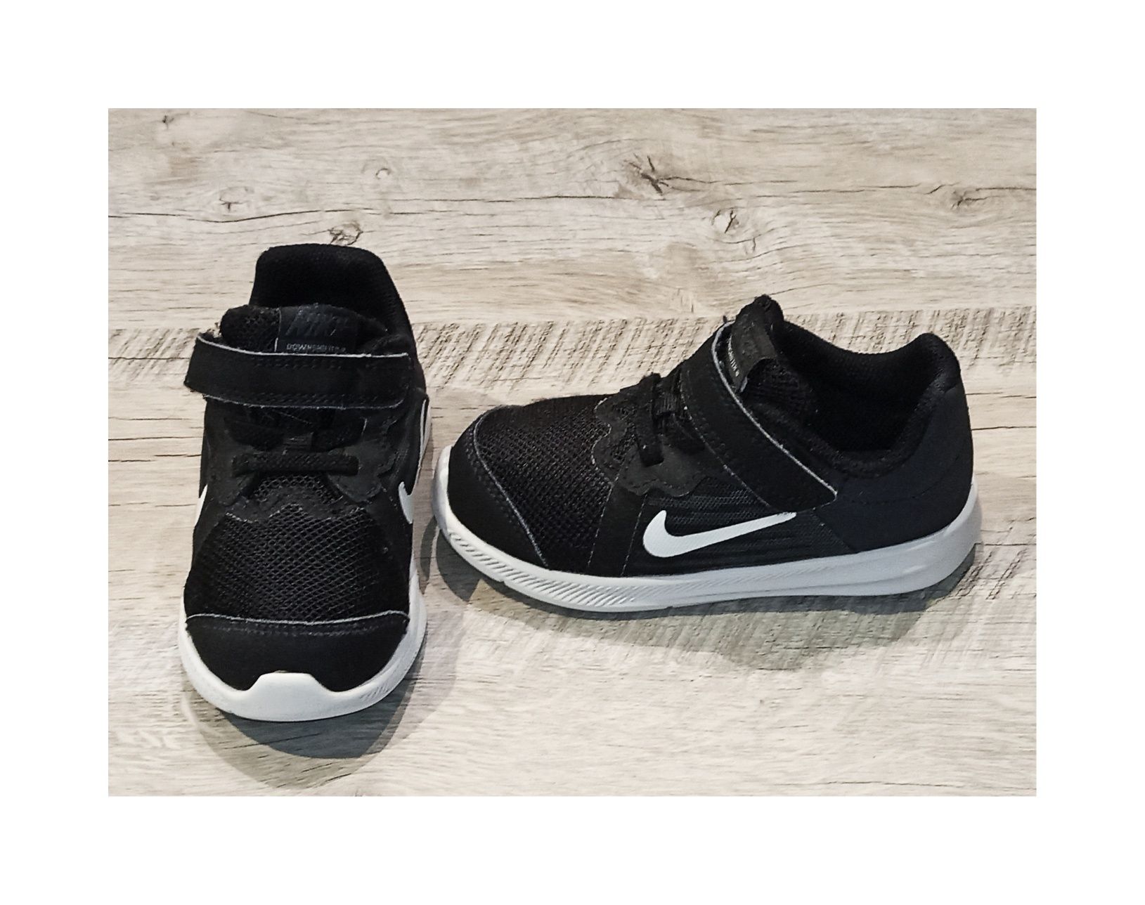 Nike buty sportowe 25 czarne białe siateczka lekkie adidasy