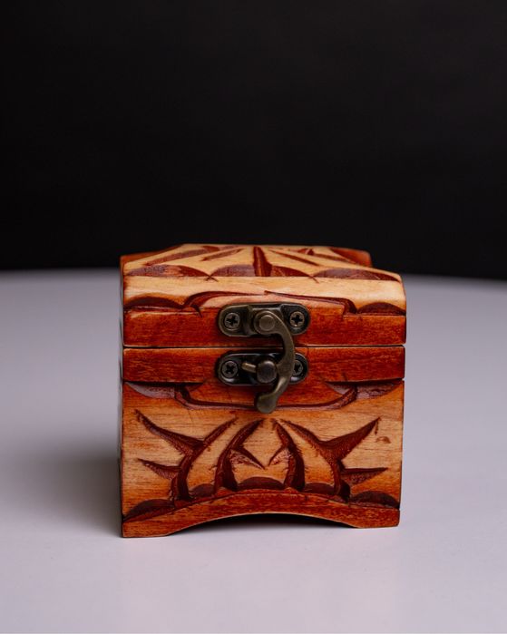 Шкатулка деревянная