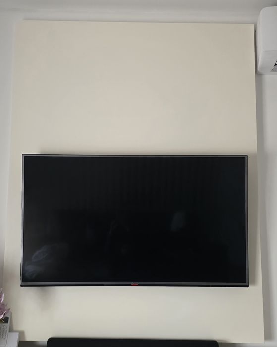 Painel de tv mais  televisão