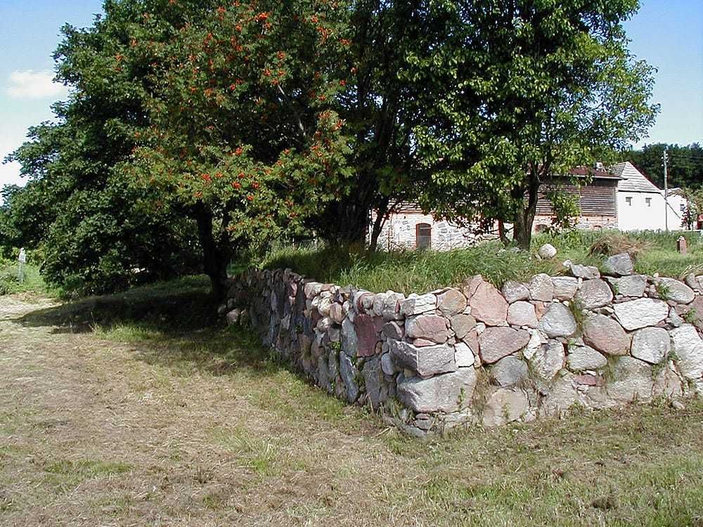 Sprzedam działkę budowlaną nad jeziorem blisko morza