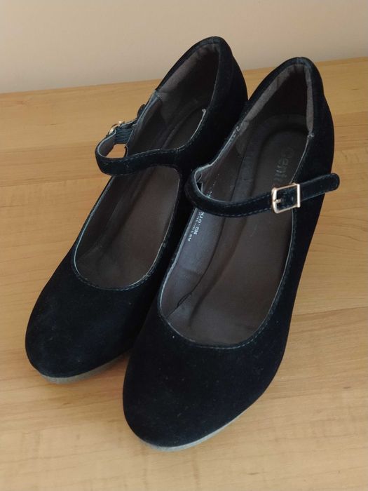 Замшеві чорні жіночі туфлі на танкетці