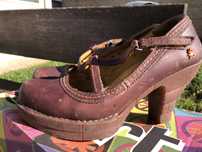 Sapatos Art usados uma vez