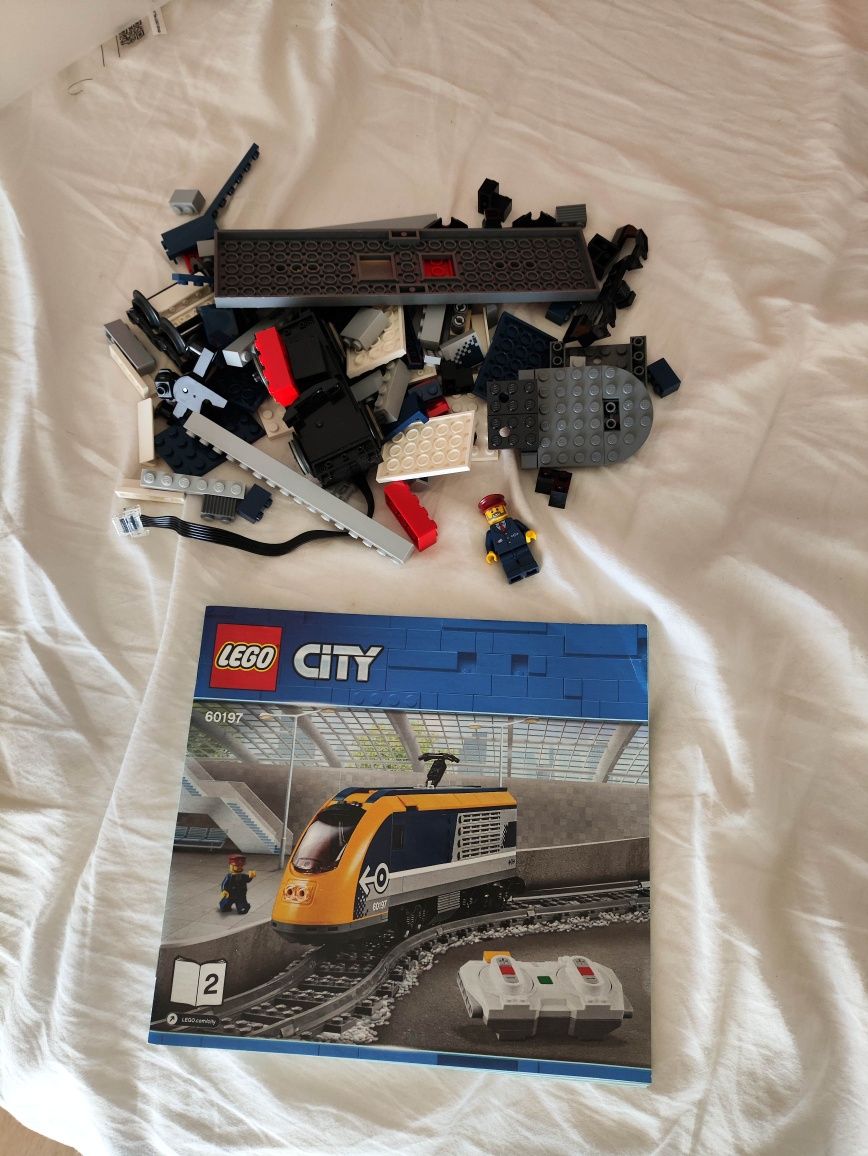 Lego 60197 completo com instruções e caixa impecável