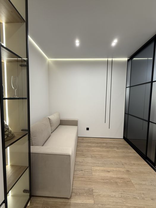 Продаю власну 1,5 кімнатну квартиру на березі озера