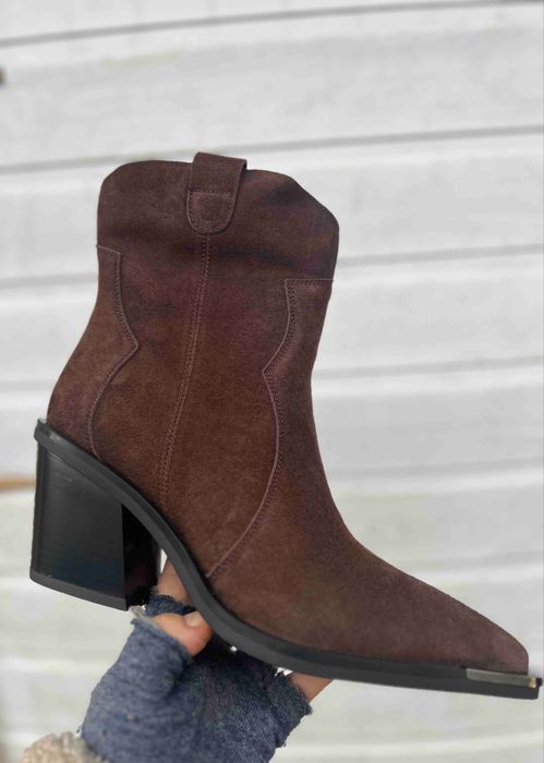 Жіночі шоколадні замшеві ковбойки, чоботи на каблуку, ботинки, козаки