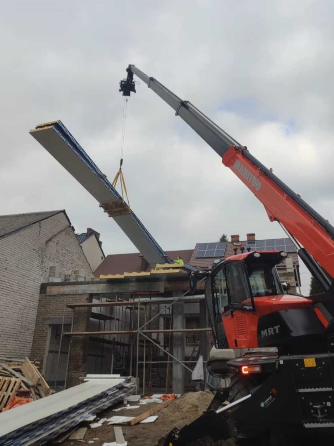 Ładowarka teleskopowa zwyżka dźwig usługi Manitou wycinka drzew Kraków