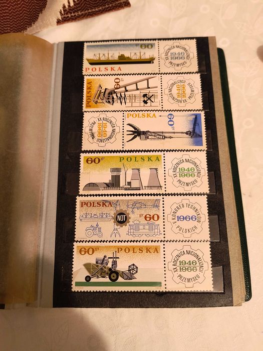 kolekcja znaczków z klaserem