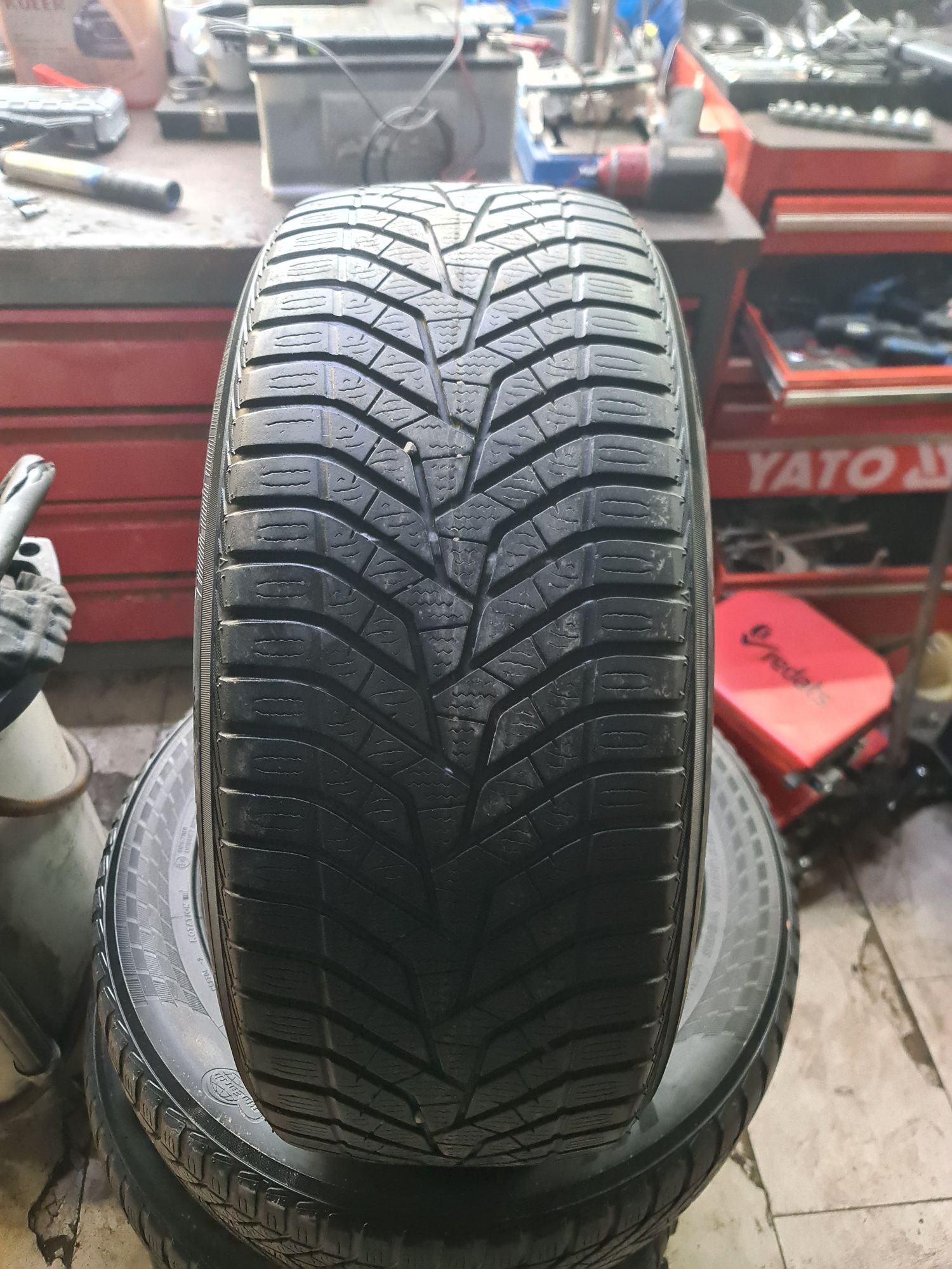 Opony Zimowe Yokochama 225/55 R17 2016r