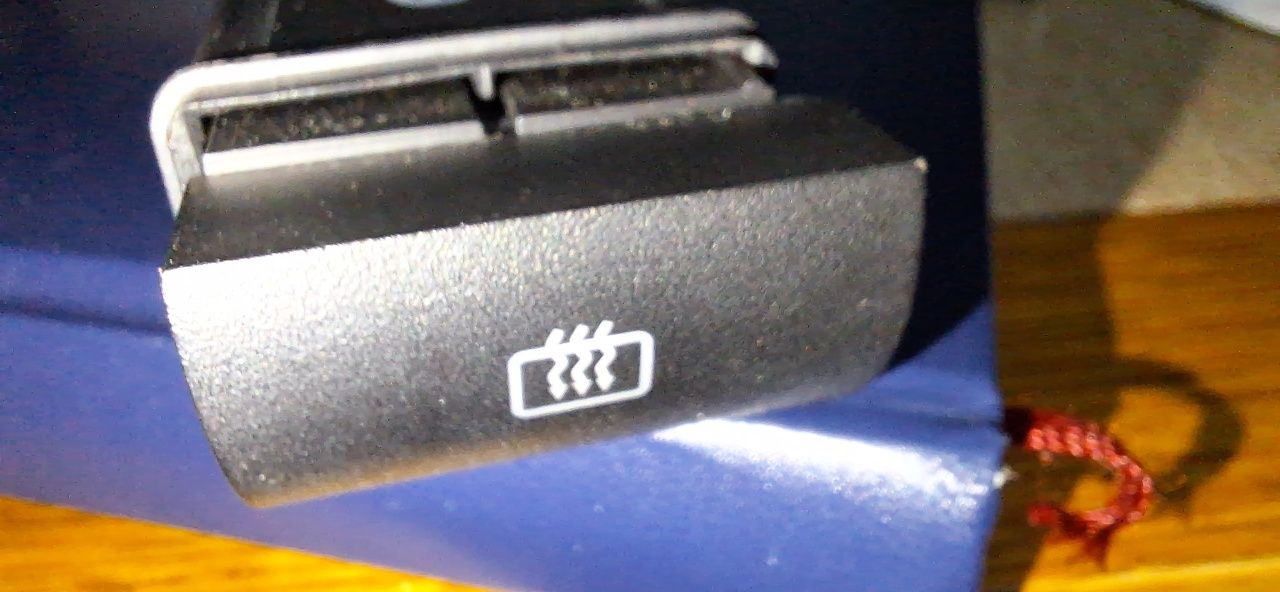 Comando / botão desembaciamento de oculo traseiro Seat Ibiza III 6K2