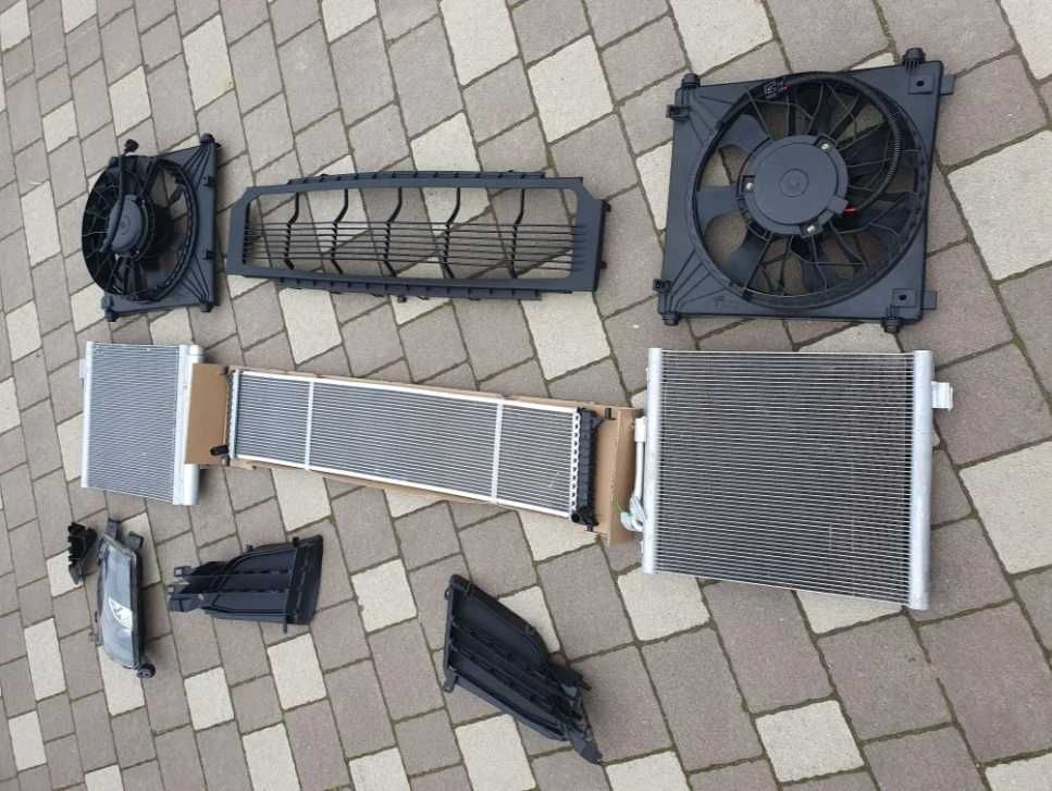 решітка в бампер Model S 105802200B решетка бампера модел S 16-20