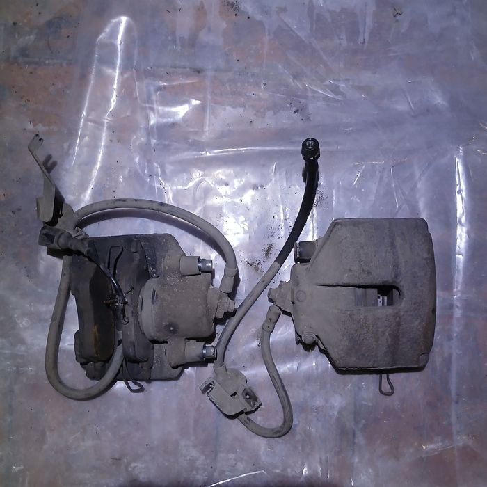 Супорт передні комплект на VOLKSWAGEN passat B6