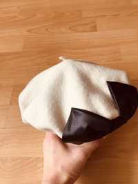 Piekny kremowy beret z kokarda