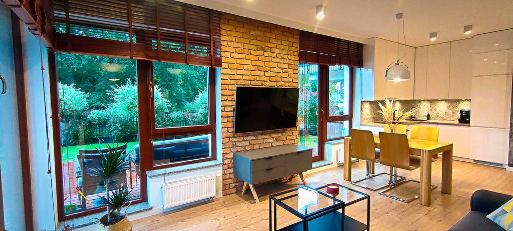 Apartament 64 m² z ogródkiem i garażem – Park Ostrowska