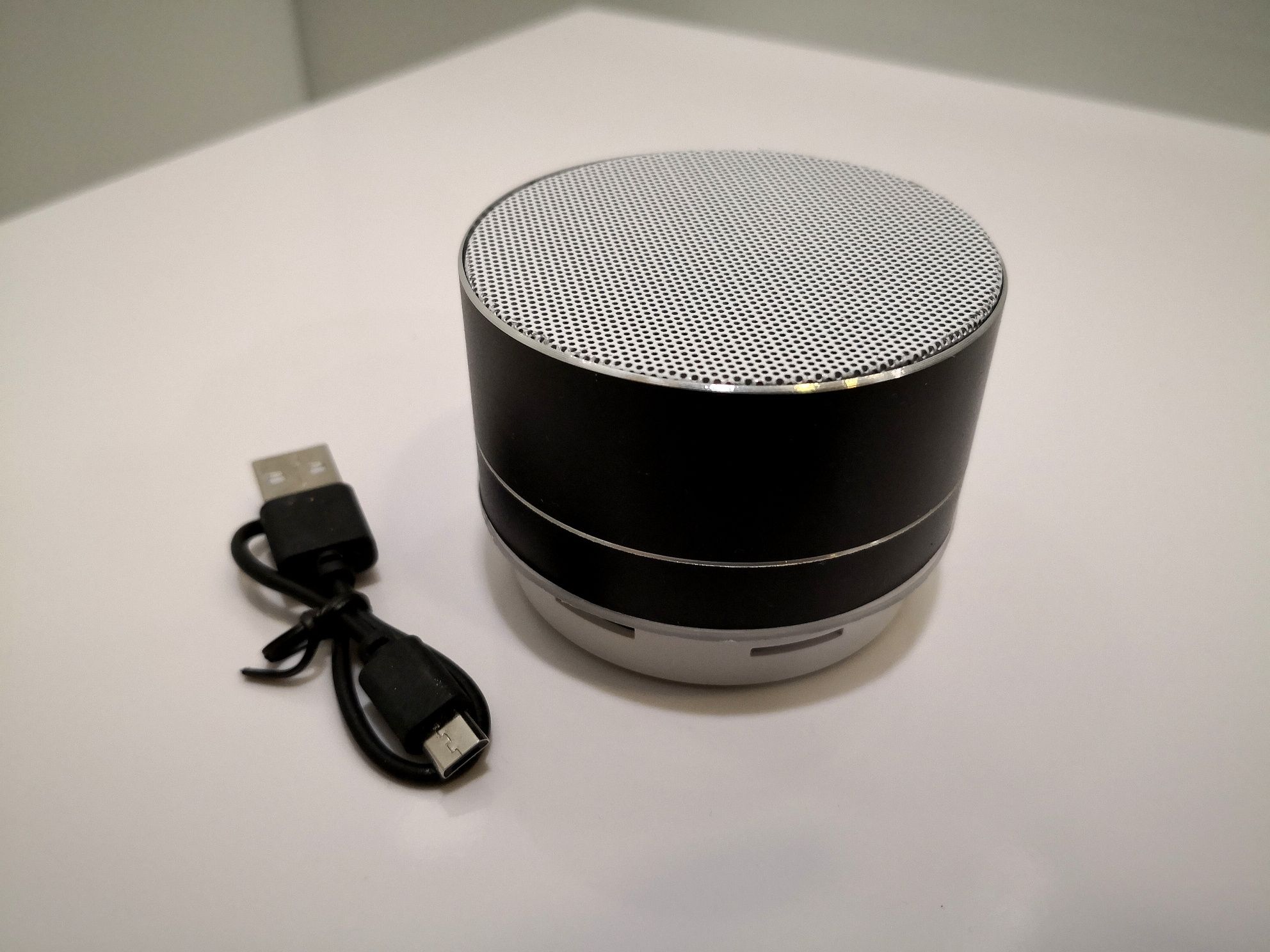 Przenośny głośnik Bluetooth z radiem FM, USB i mikrofonem