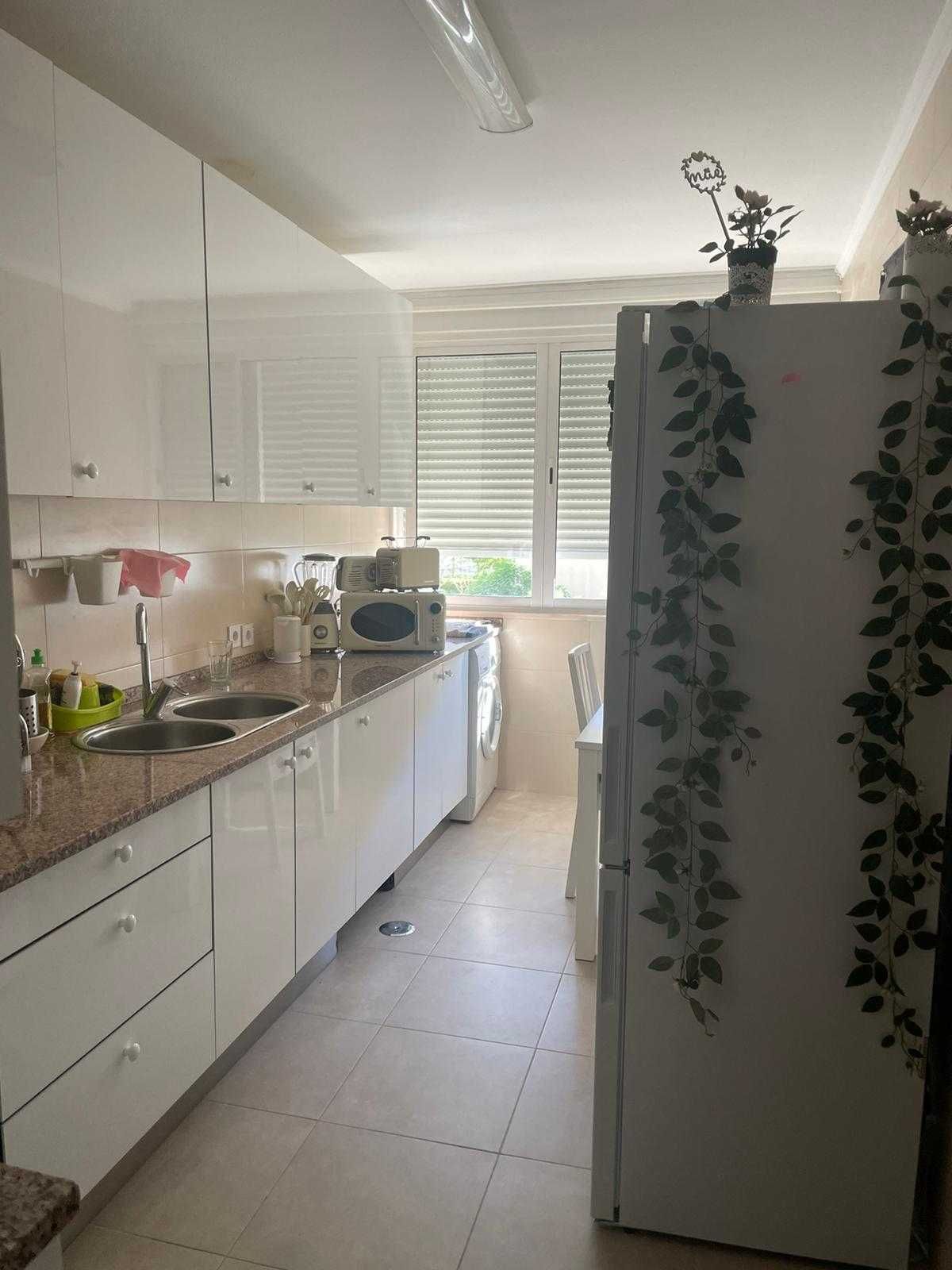 Quarto para para mulher em Alfornelos.