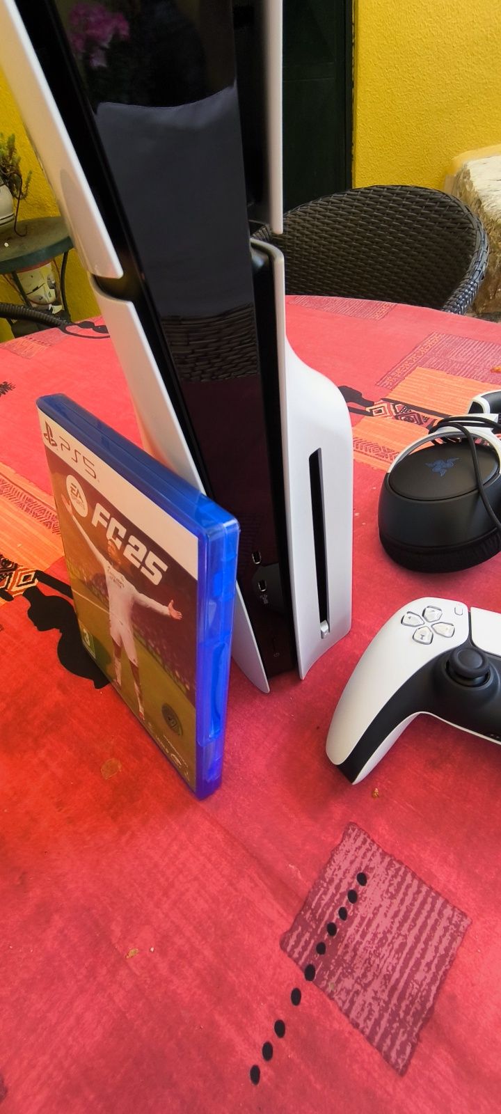 PlayStation 5 Slim 1 TB, comando, jogo e headset como novo, usado 1 ve