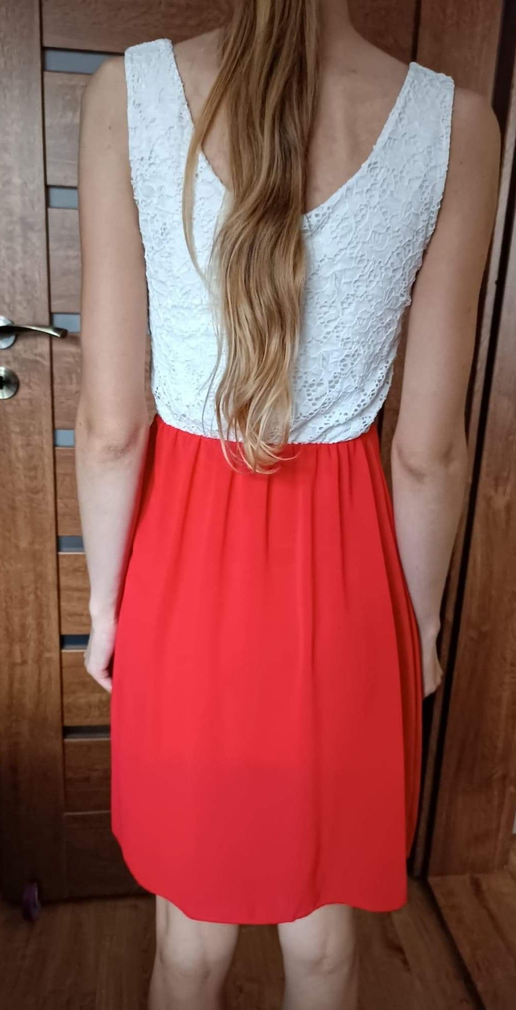 Sukienka biało czerwona