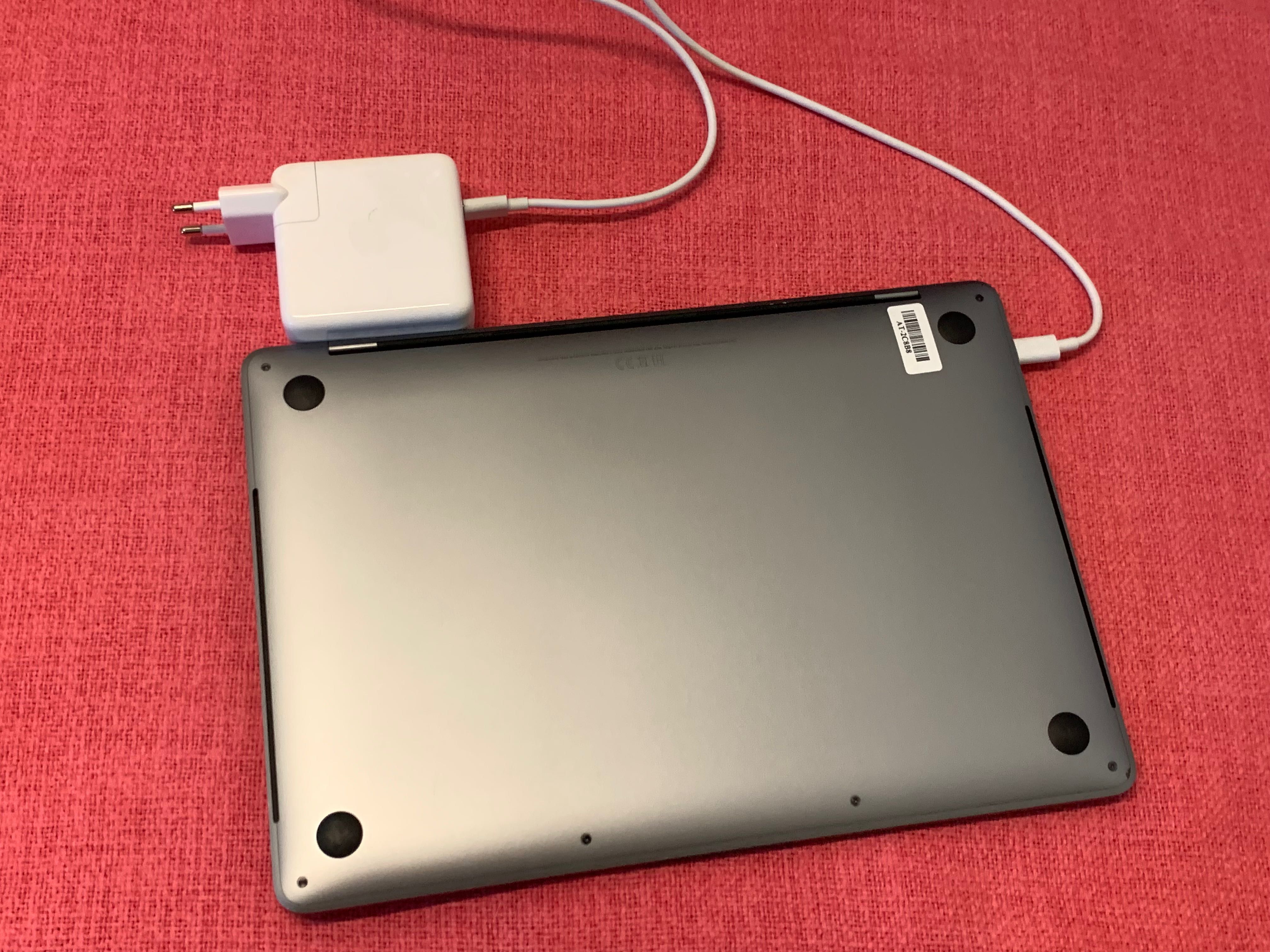 MacBook Pro 13 i7 / 512SSD / 16GB Ram / TouchBar Intel Iris 655 A1989