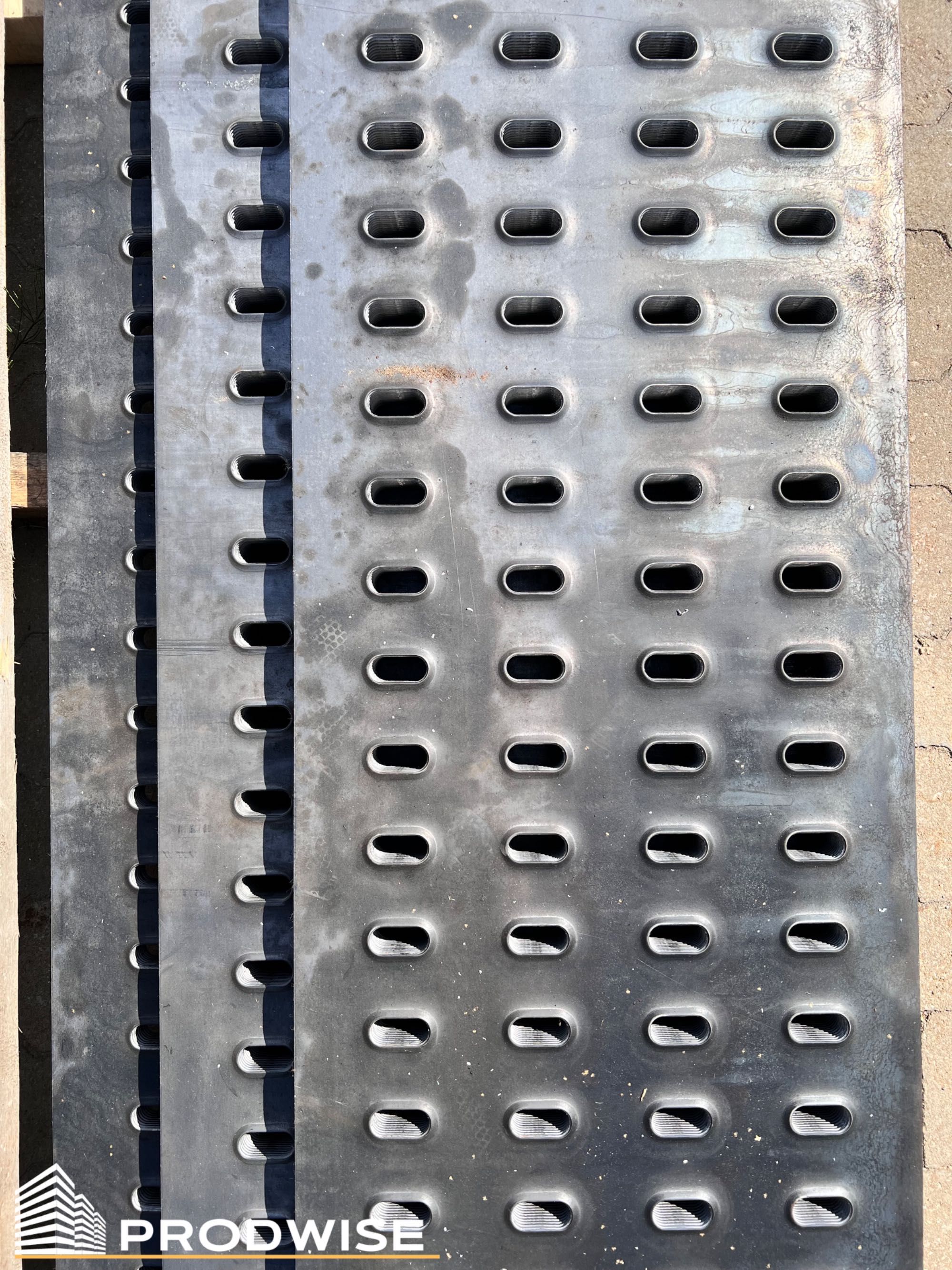 Blacha stalowa otworowana Lohr 750 x 3000mm / 3m (na przyczepy lawety)