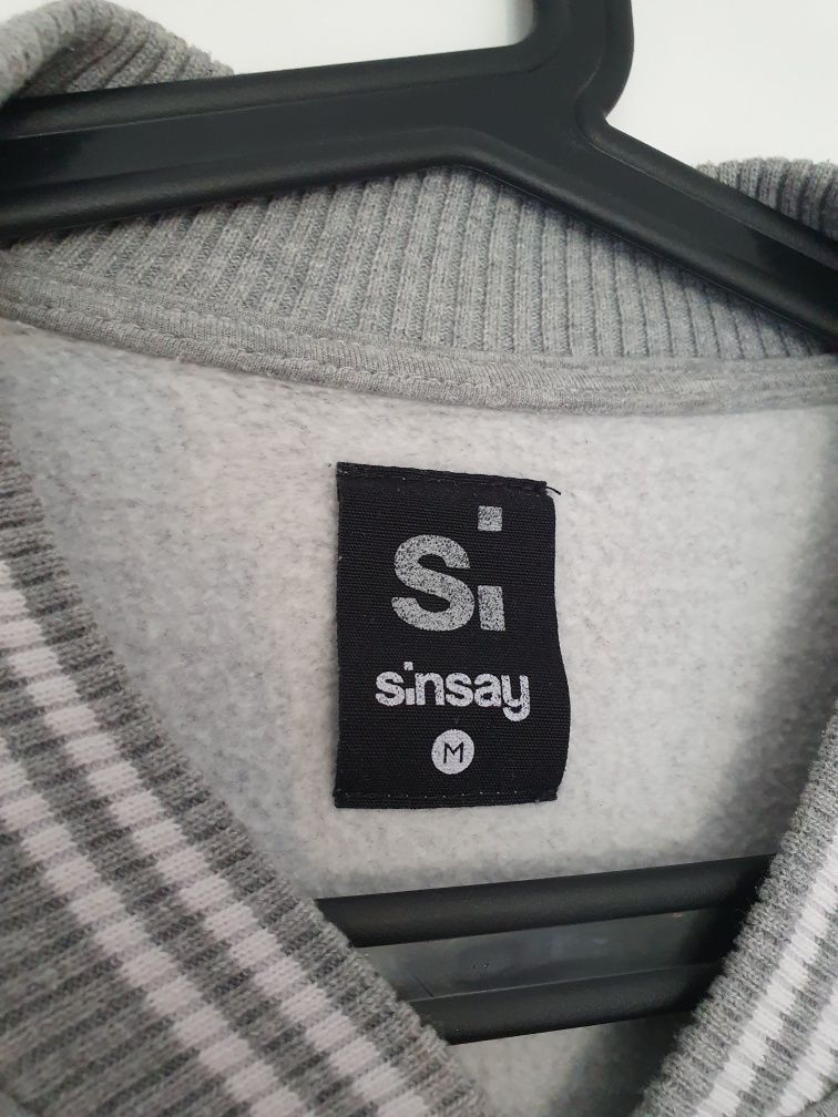 Bluza z naszywkami