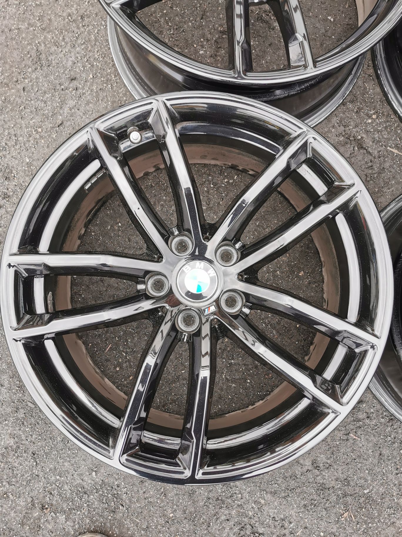 Felgi alufelgi koła 5x112 8J OE BMW G30 G31 4szt czujniki