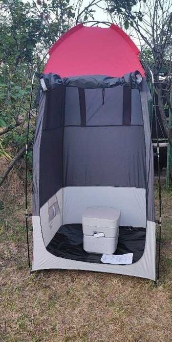 Wysoki namiot turystyczny przenośny przebieralnia toaleta