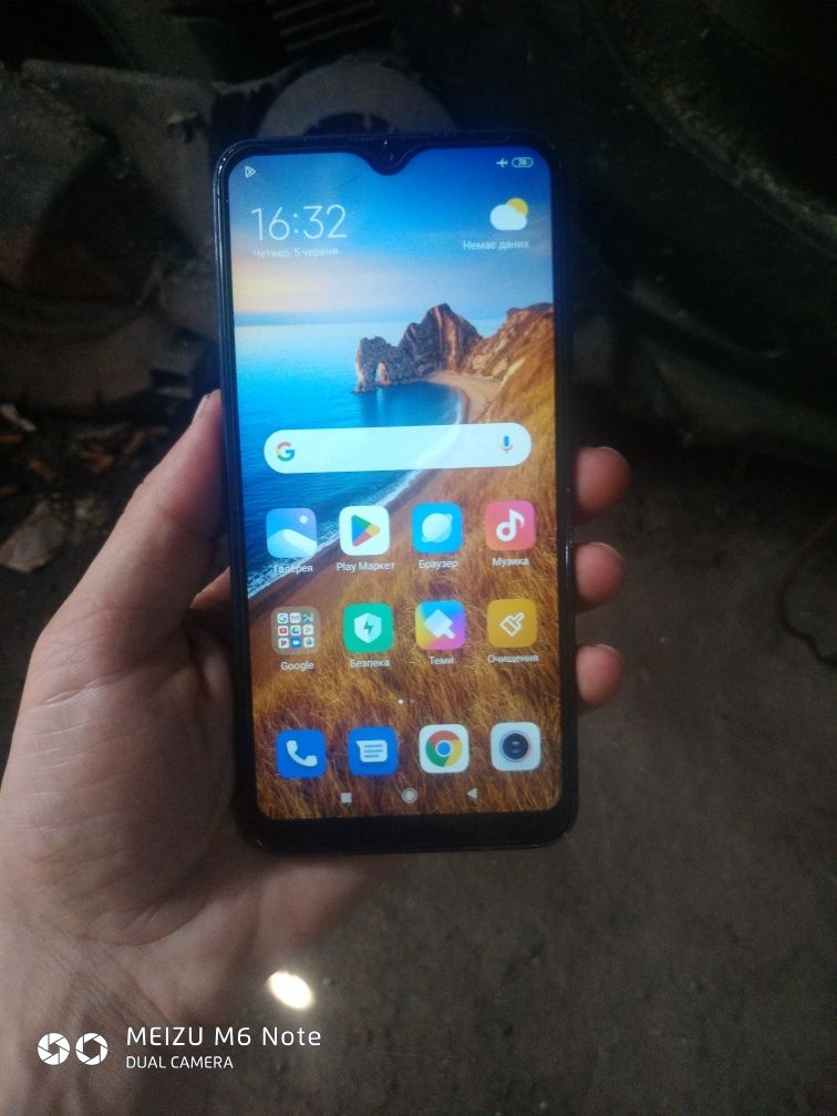 Телефон Redmi 8 пам'ять 3/ 32 гб