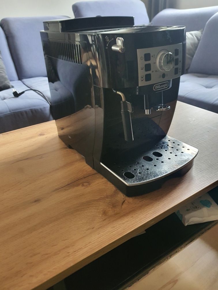 Ekspres do kawy Delonghi magnifica S