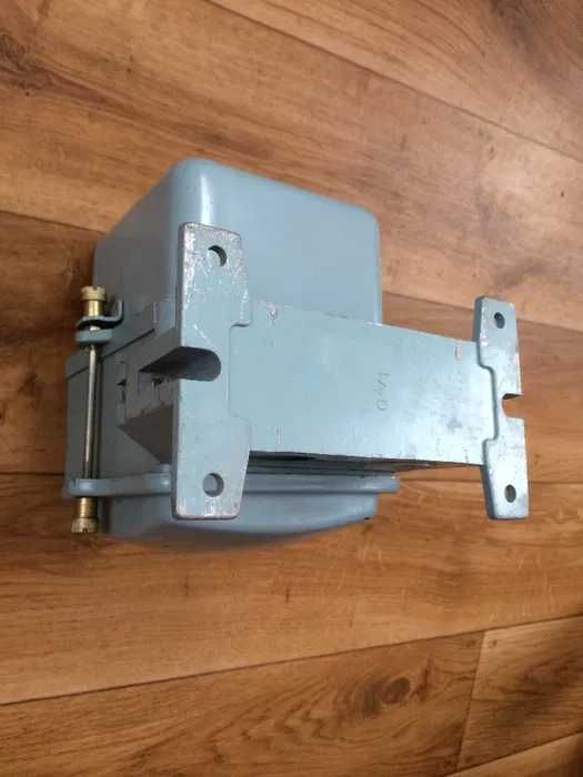 Stycznik wyłącznik  MOL-28 włącznik