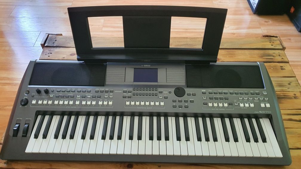 Keyboard Yamaha PSR-S670 prawie nowy