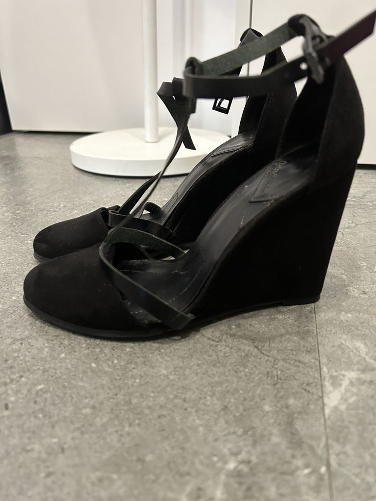 Buty Stradivarius 37 koturna jak nowe