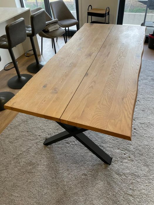Mesa de jantar - Madeira maciça