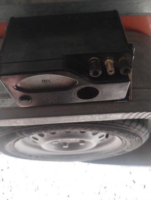 Megaomomierz IMI - 411 miernik izolacji Era 1000V  1962r