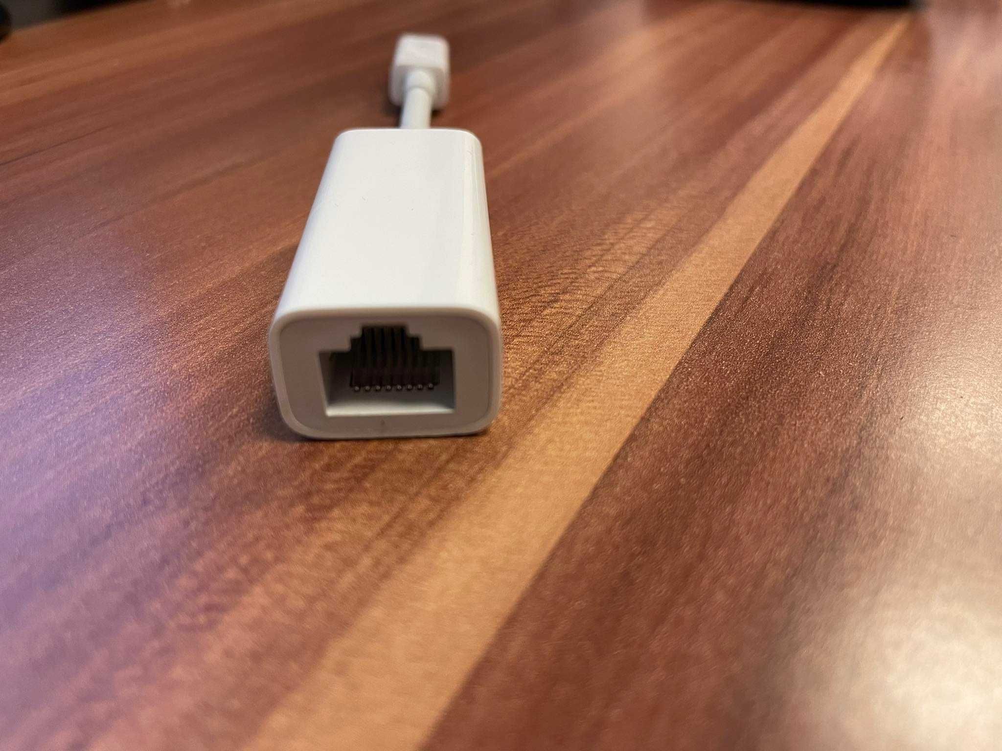 przejściówka z portu Thunderbolt na port Gigabit Ethernet Apple